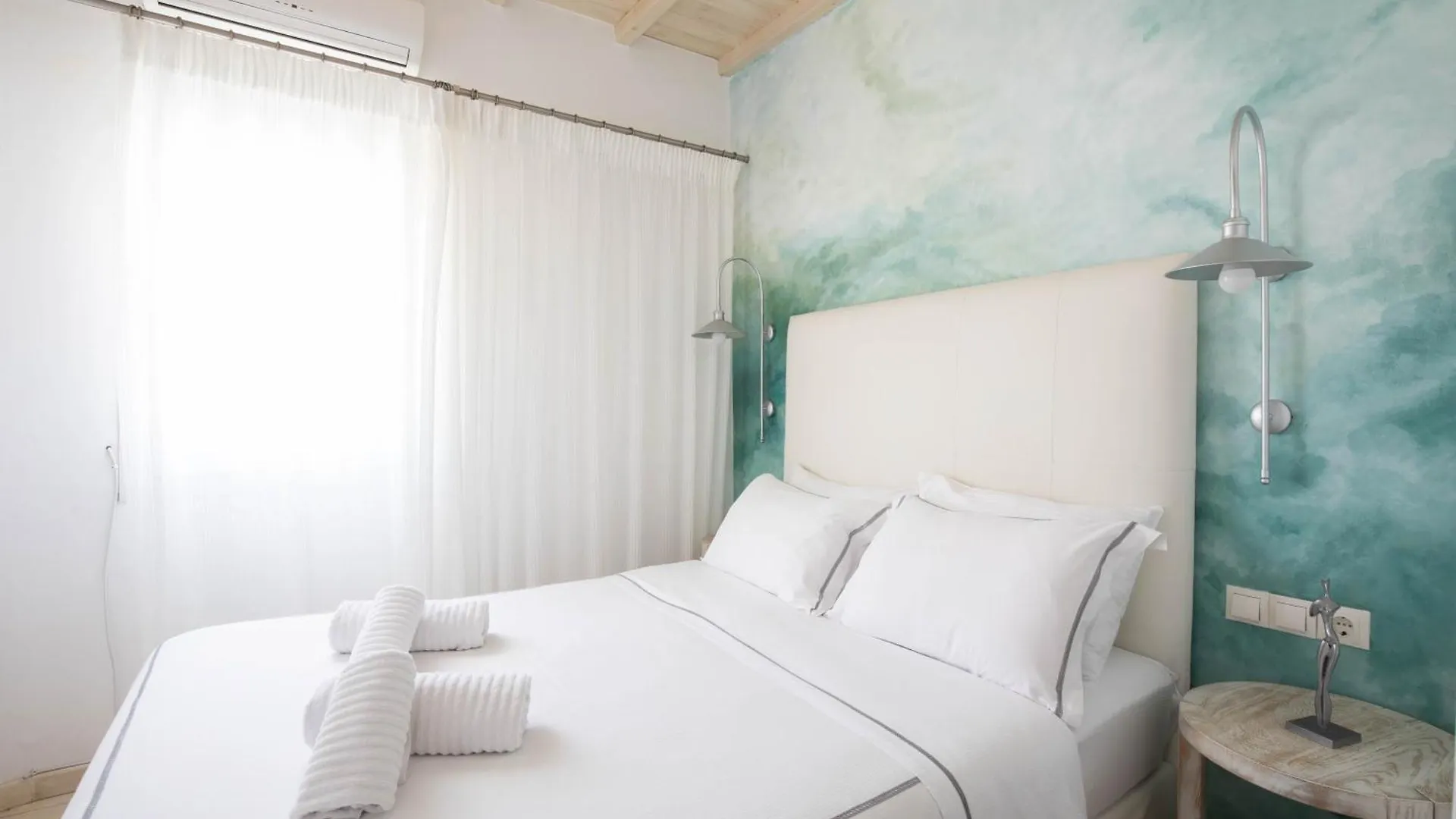 Pursue Your Day Dreams Ornos  0*, Ornos (Mykonos)
